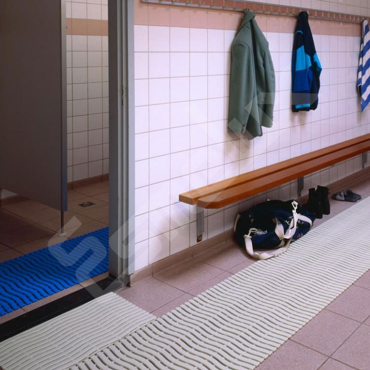 Alfombras higi�nicas en suelos de vestuarios y zonas de ducha