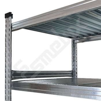 Estante superior de una estanter�a met�lica Galvamil