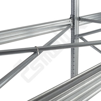 Detalle del arriostrado horizontal de las estanter�as met�licas