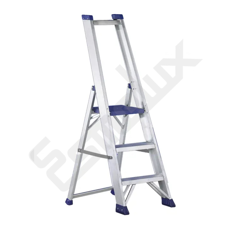 Ref. 805291. Escalera en aluminio industrial plegable REG Para uso profesional. Escalera fabricada en aluminio. Con peldaños de 80 mm de profundidad soldados a los largueros para mayor rigidez. Con plataforma superior en poliéster con bandeja. Escalera profesional plegable en tijera fabricada en aluminio