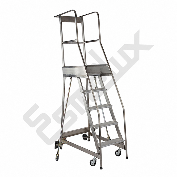 Escalera met�lica con 5 pelda�os. Plataforma, barandilla, estabilizadores laterales y ruedas