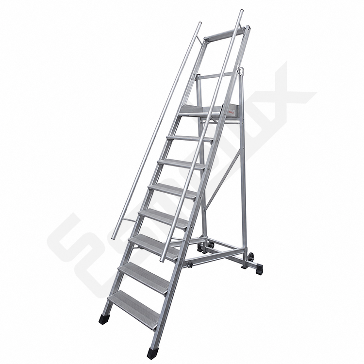 Escalera met�lica plegable con plataforma que queda a 2 metros de altura y ruedas en el estabilizador posterior