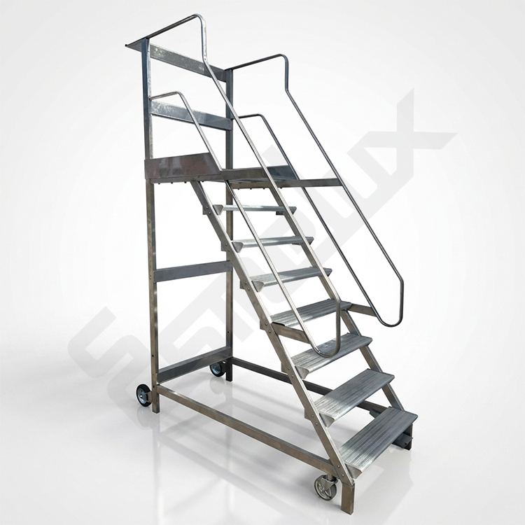 Escalera de almac�n con plataforma y ruedas. Inclinaci�n de 55� que permite bajar de frente