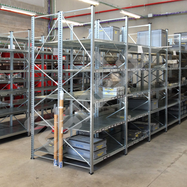 Instalaci�n de estanter�as met�licas modulares