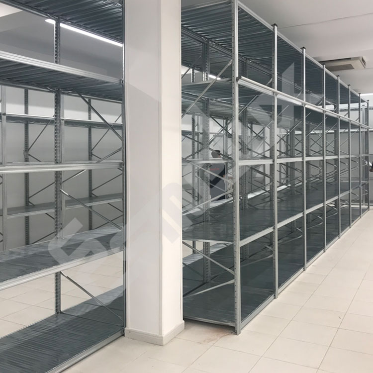 Instalaci�n de m�dulos de Esmelux de la gama de la Estanter�a R�pida Universal