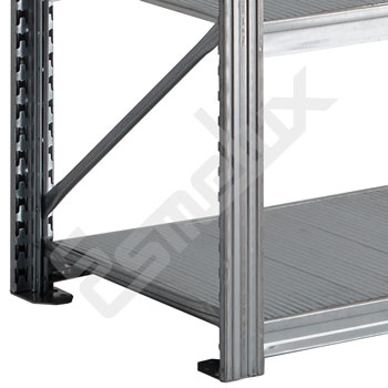 Las bases met�licas de la estanter�a permiten el anclaje al suelo