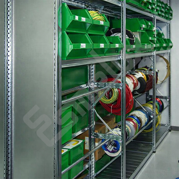 Estanter�a met�lica para bobinas con chapas laterales